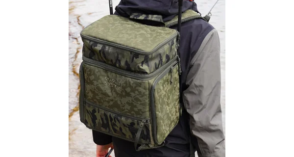 SPRO - Batoh s chladicí přihrádkou Double Camouflage Deadbait Backpack