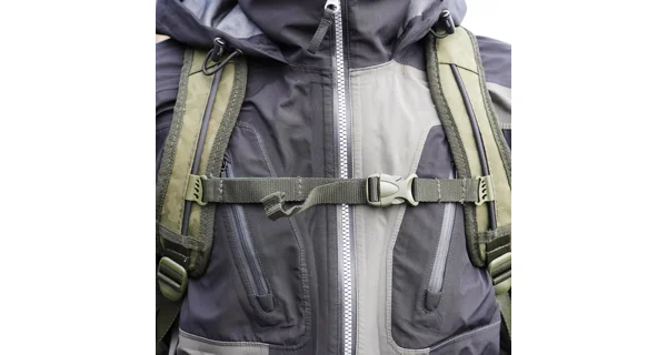 SPRO - Batoh s chladicí přihrádkou Double Camouflage Deadbait Backpack