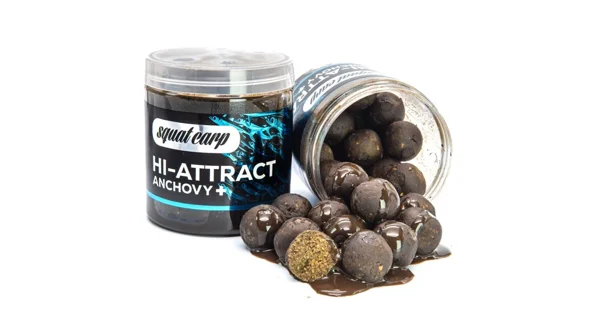SQUAT CARP - Boilies v dipu Hi-Attract Anchovy+ 220 g 18 mm