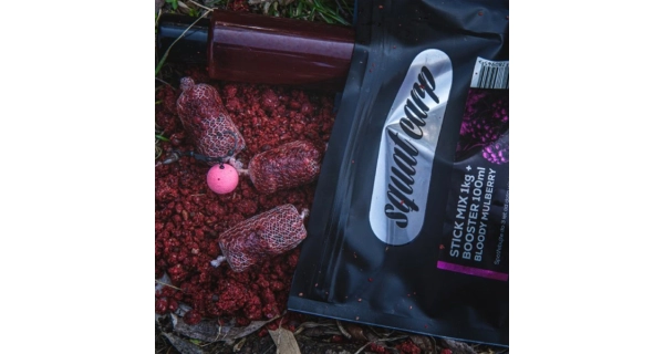 SQUAT CARP - Stick Mix Bloody Mulberry 1 kg + Booster 100 ml