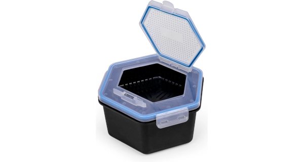 ZEBCO - Krabička na nástrahy se sítkem Secure-Lock Bait Box And Sieve 2 l